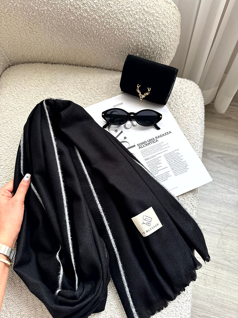 شال میو میو مشکی